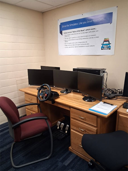 The driving simulator is positioned on a desktop instead of the frame in the second lab.